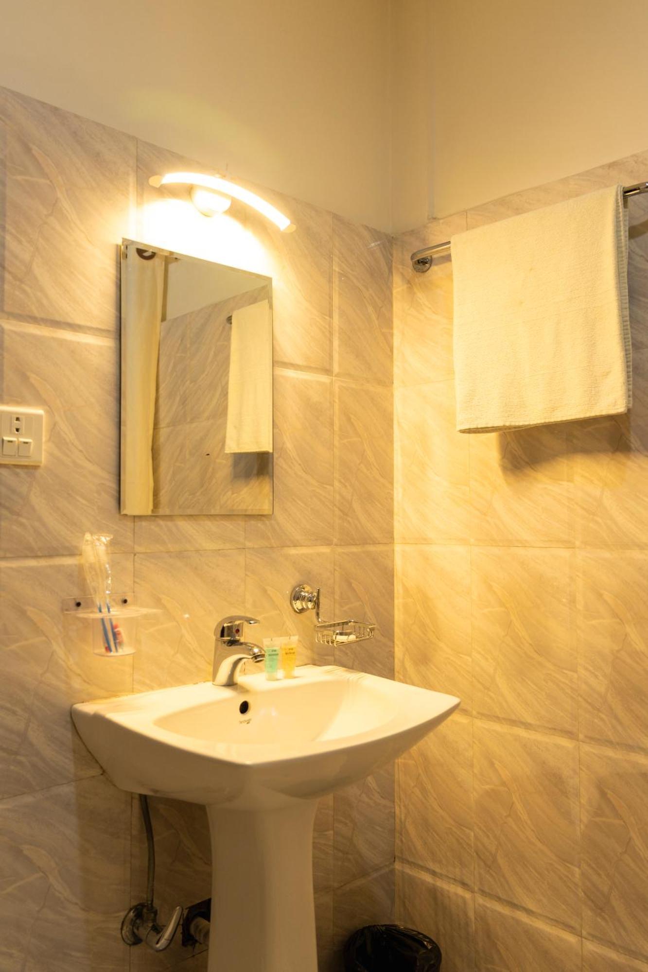 Hotel Maden Inn Itahari Dış mekan fotoğraf